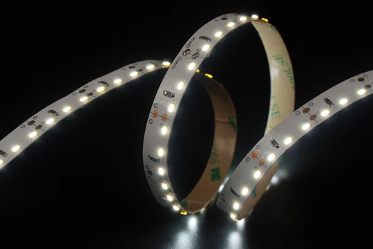 3014 120LEDS/M 12V 8 mm （Seitenansicht）