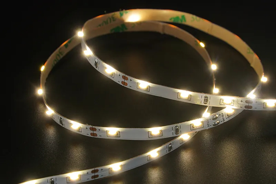 3014 60LEDS/M 12 V 5 mm （Seitenansicht）