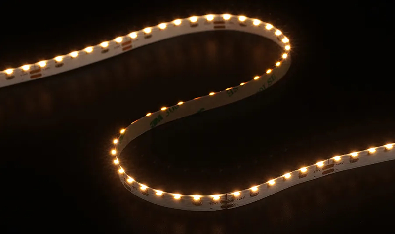 3014 120LEDS/M 24 V 8 mm （Seitenansicht）