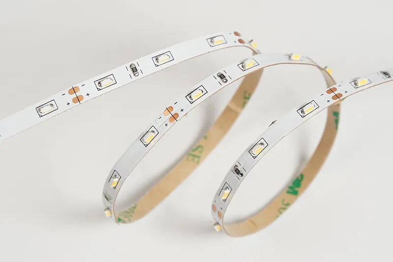 3014 60LEDS/M 12 V 5 mm （Seitenansicht）