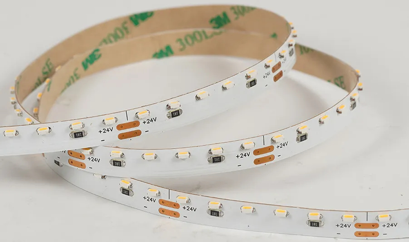 3014 120LEDS/M 24 V 8 mm （Seitenansicht）