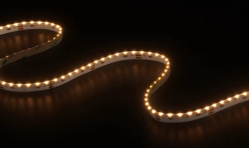 3014 120LEDS/M 24 V 8 mm （Seitenansicht）